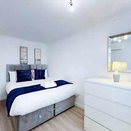 Ranworth-House - Holiday Home In Bedford, Sleeps 5 Exterior photo