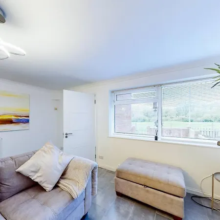 Ranworth-House - Holiday Home In Bedford, Sleeps 5 Exterior photo