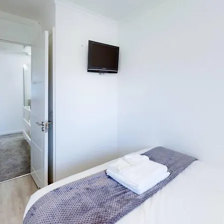 Ranworth-House - Holiday Home In Bedford, Sleeps 5 Exterior photo