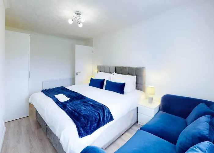 Ranworth-House - Holiday Home In Bedford, Sleeps 5
