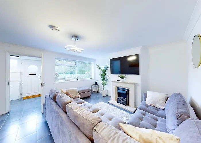 Ranworth-House - Holiday Home In Bedford, Sleeps 5