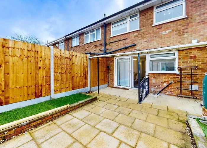 Ranworth-House - Holiday Home In Bedford, Sleeps 5